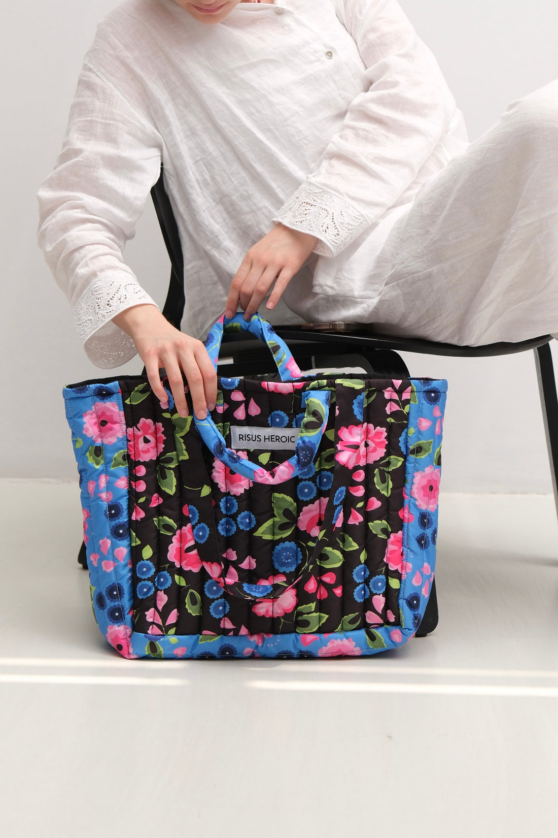 Mavi Siyah Çiçek Desenli Tote Çanta