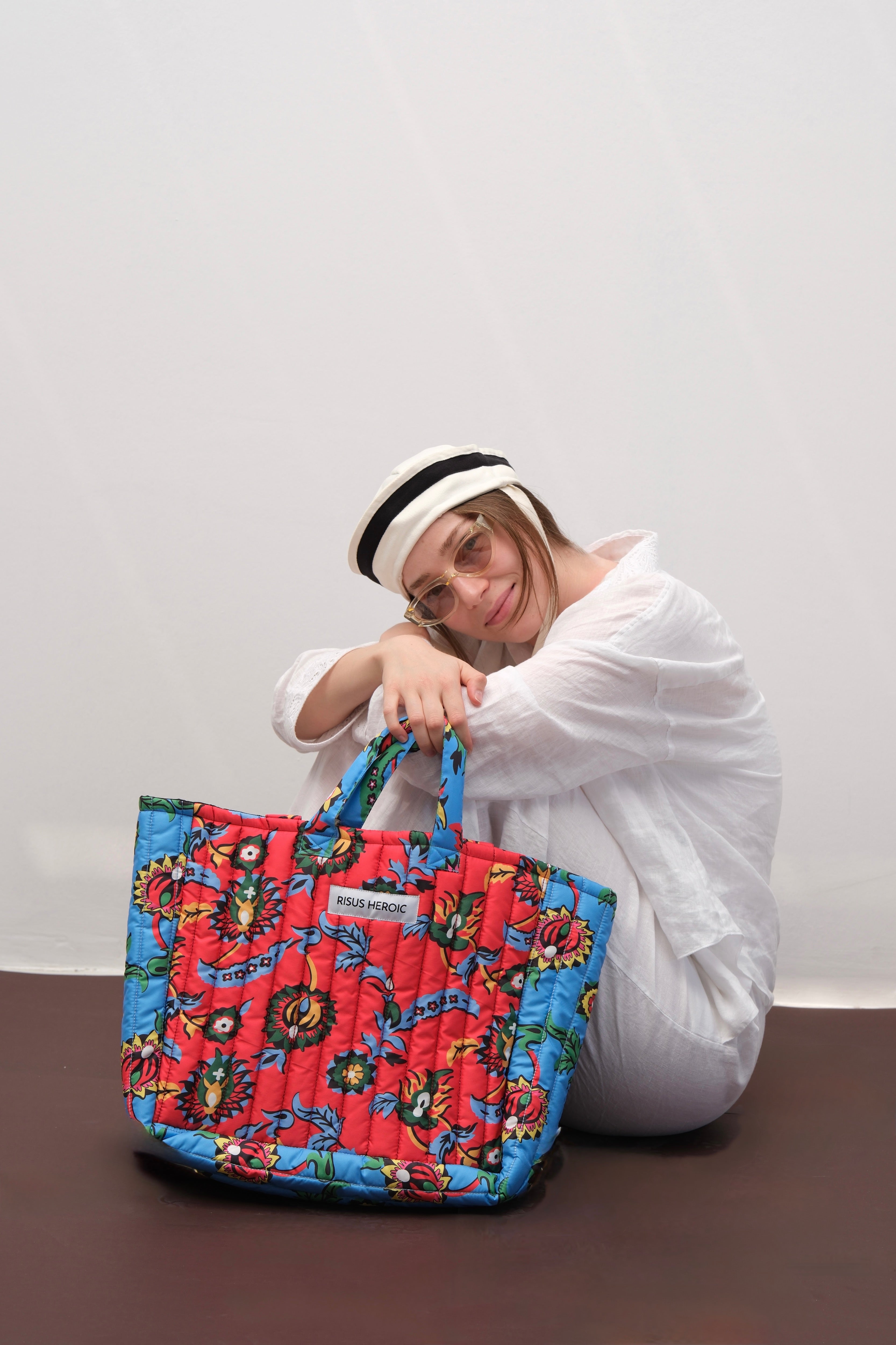 Kırmızı Mavi Çiçek Desenli Tote Çanta