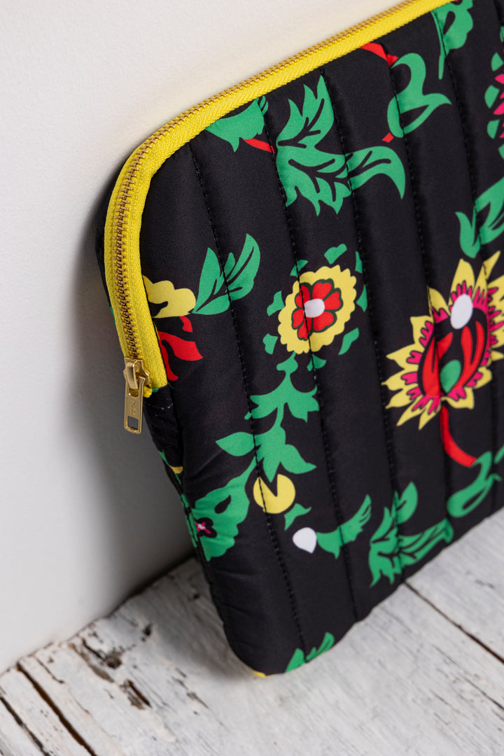 Siyah Çiçek Desenli Laptop Kılıf