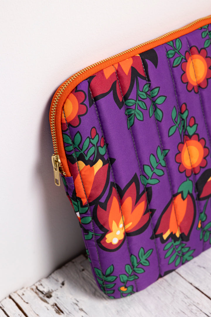 Mor Çiçek Desenli Laptop Kılıfı