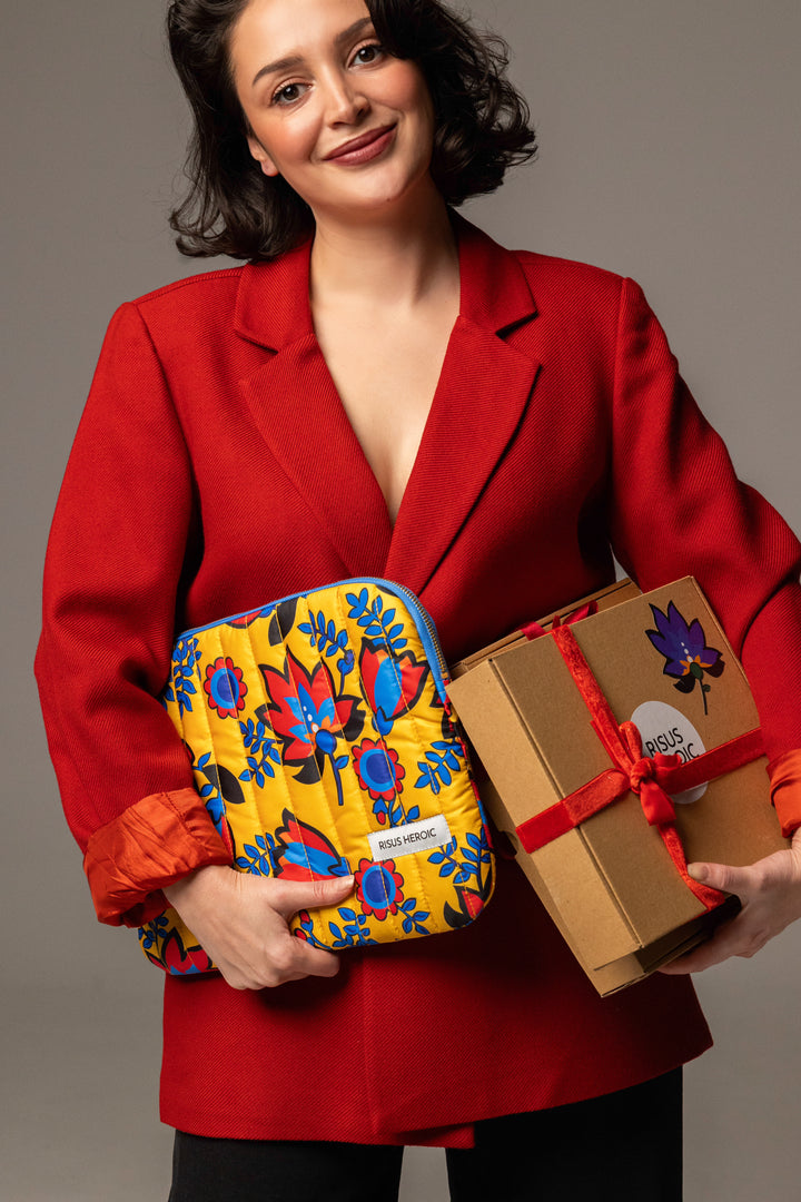 Sarı Çiçek Desenli Laptop Kılıfı